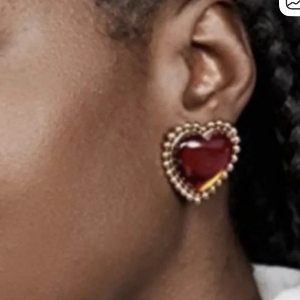 Tory Burch Green and Gold Heart logo stud  Earrings - Picture 4 of 9